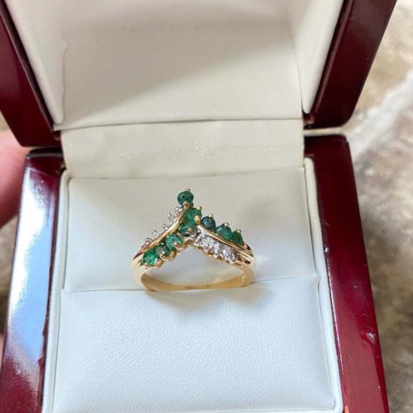 GENUINE 14KT GOLD Diamond and Emerald Ring - Picture 9 of 11